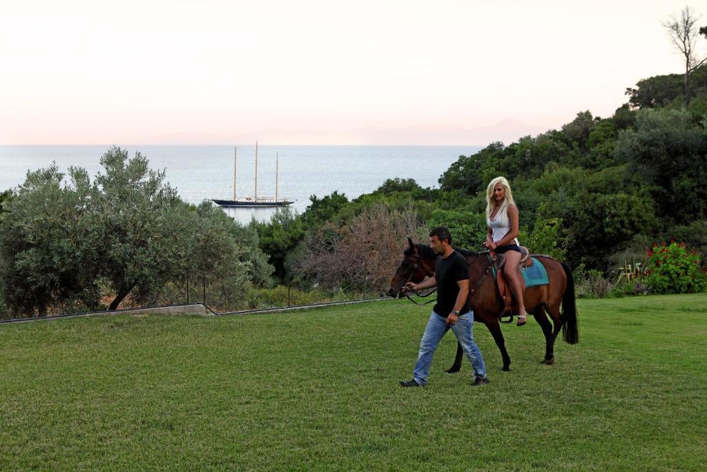 Mando Beachfront Stafylos Exterior photo